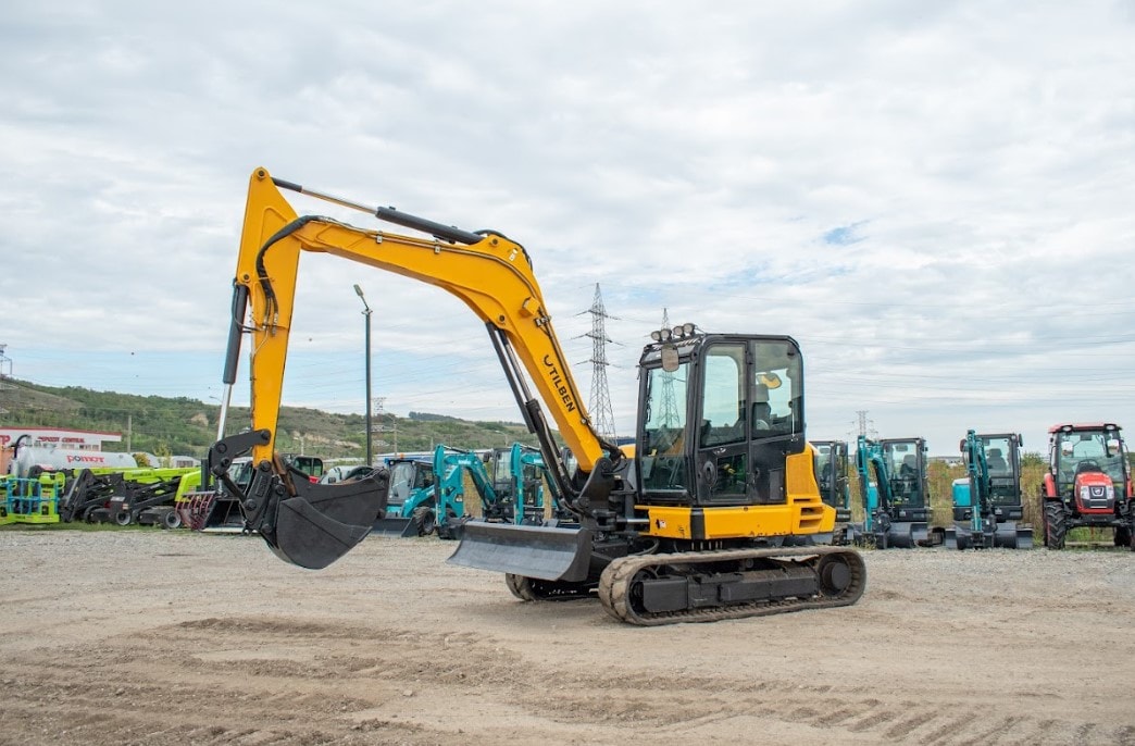 Midiexcavatoare 100 C-1 - Stoc Cluj